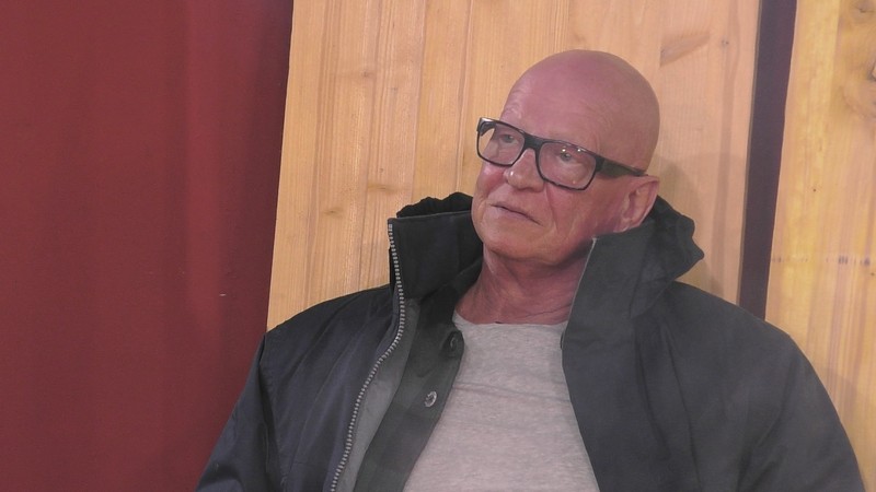 Michael Naseband ist über das Urteil seiner Mitbewohner*innen erschüttert.