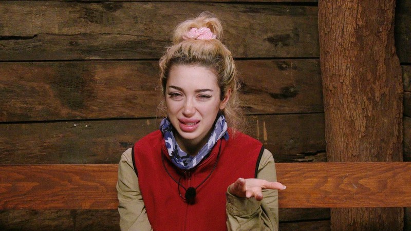 Ariel behauptet in der Sendung, dass die Erde flach sei.