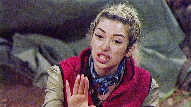 Ariel und Gil geraten im Camp erneut aneinander.