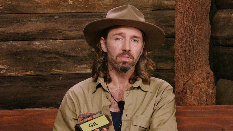 Stephen Dürr konfrontiert Gil mit seiner Persönlichkeit im Camp und der in der Außenwelt.