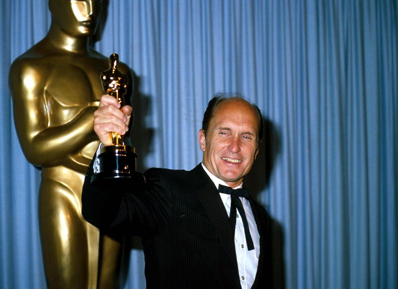 Der 2026 verstorbene Robert Duvall bei der Oscarverleihung 1984.