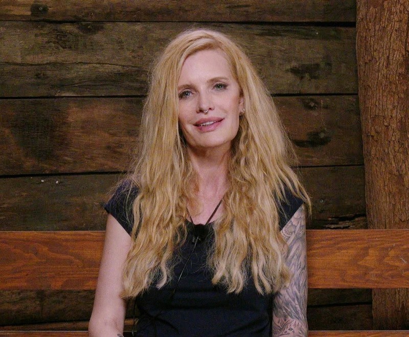 Mirja du Mont absolvierte eine Ausbildung zur veterinärmedizinisch-technischen Assistentin und studierte Psychologie und Sozialwesen.