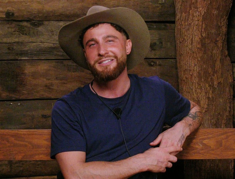 Umut Tekin, 28, ist ein deutscher Reality‑TV‑Darsteller, der nach einer Ausbildung und Zeit als Alten‑ bzw. Pflegehelfer arbeitete.