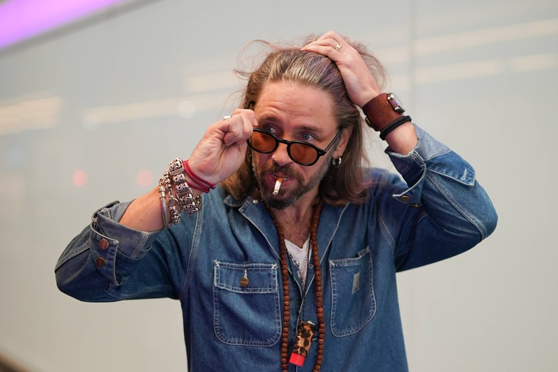 Gil äußert sich im Interview mit RTL-Moderatorin Rebecca Mir verhalten.