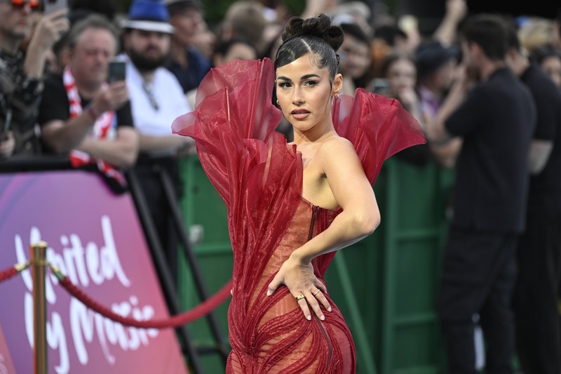 Sarah Engels nimmt eine kurzfristige Änderung ihres Songs „Fire“ vor.