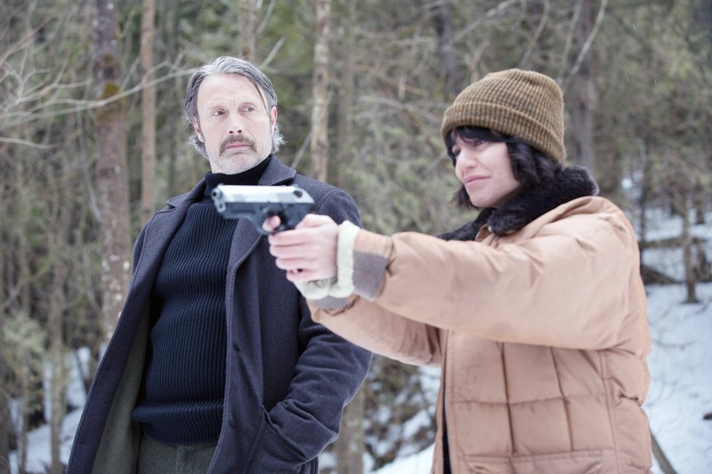 Mads Mikkelsen und Vanessa Hudgens spielen die Hauptrollen in „Polar“.
