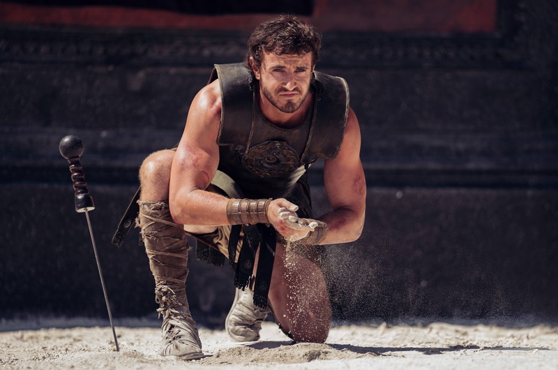Mit polierten Schwertern, zerkratzen Rüstungen und einer ordentlichen Portion Nostalgie ist „Gladiator II“ nun auch im Streaming angekommen.